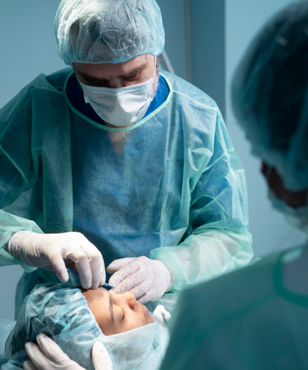 Dra. Catherine Barón la mejor cirujana plástico Bogotá Colombia, mamoplastia, explantación, blefaroplastia