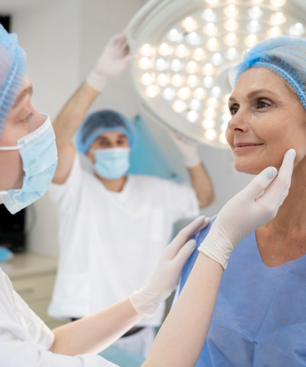 Dra. Catherine Barón la mejor cirujana plástico Bogotá Colombia, mamoplastia, explantación, blefaroplastia